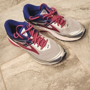 Women's Brooks sneakers.